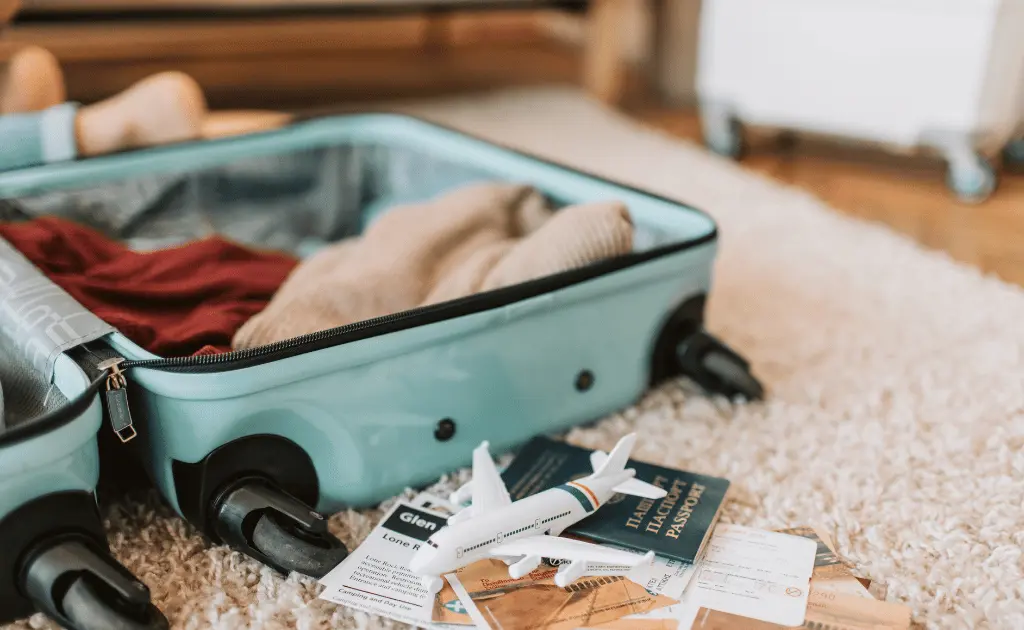 carry on luggage size packing tips